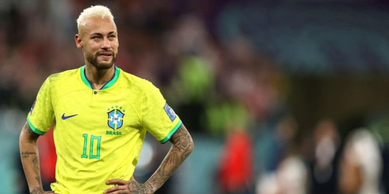 Neymar về Brazil dưỡng thương, bị chỉ trích vô kỷ luật